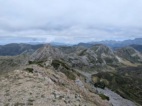 Peña Orniz y Laguna Las Verdes Peña Orniz y Laguna Las Verdes