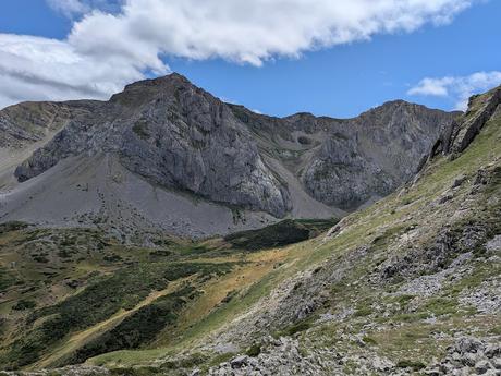 Peña Orniz y Laguna Las Verdes Peña Orniz y Laguna Las Verdes