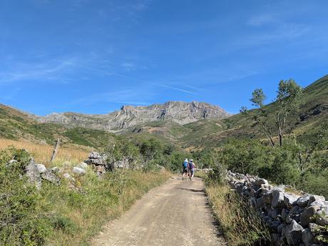 Peña Orniz y Laguna Las Verdes Peña Orniz y Laguna Las Verdes