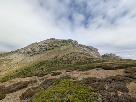 Peña Orniz y Laguna Las Verdes Peña Orniz y Laguna Las Verdes