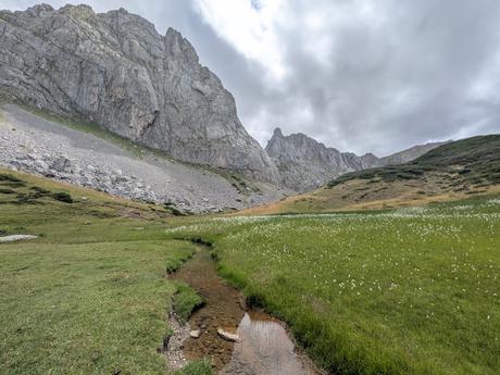 Peña Orniz y Laguna Las Verdes Peña Orniz y Laguna Las Verdes