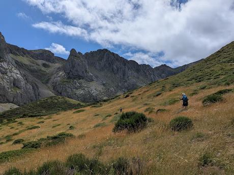 Peña Orniz y Laguna Las Verdes Peña Orniz y Laguna Las Verdes