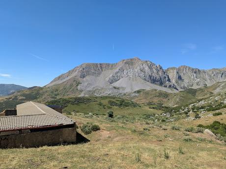 Peña Orniz y Laguna Las Verdes Peña Orniz y Laguna Las Verdes