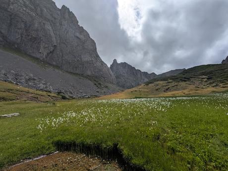 Peña Orniz y Laguna Las Verdes Peña Orniz y Laguna Las Verdes