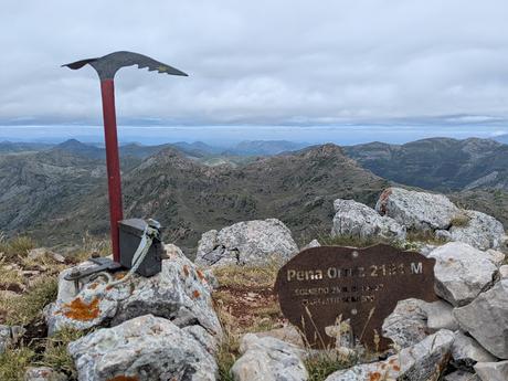 Peña Orniz y Laguna Las Verdes Peña Orniz y Laguna Las Verdes