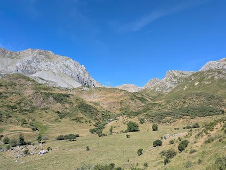 Peña Orniz y Laguna Las Verdes Peña Orniz y Laguna Las Verdes