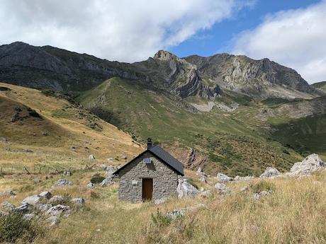 Peña Orniz y Laguna Las Verdes Peña Orniz y Laguna Las Verdes