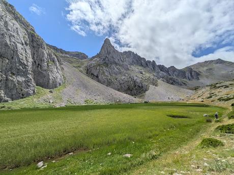 Peña Orniz y Laguna Las Verdes Peña Orniz y Laguna Las Verdes