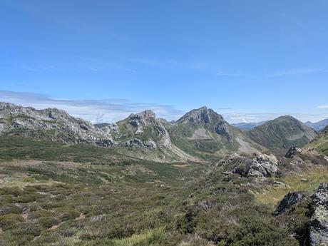 Peña Orniz y Laguna Las Verdes Peña Orniz y Laguna Las Verdes