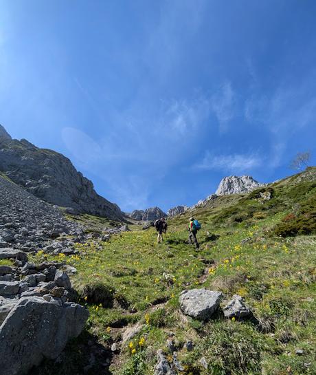 Picos Bodón y Cabañas desde Llamazares Picos Bodón y Cabañas desde Llamazares