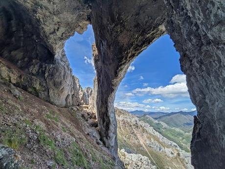 Picos Bodón y Cabañas desde Llamazares Picos Bodón y Cabañas desde Llamazares