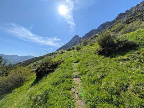 Picos Bodón y Cabañas desde Llamazares Picos Bodón y Cabañas desde Llamazares