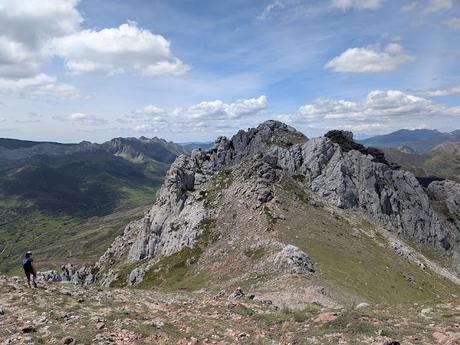 Picos Bodón y Cabañas desde Llamazares Picos Bodón y Cabañas desde Llamazares