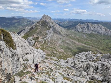 Picos Bodón y Cabañas desde Llamazares Picos Bodón y Cabañas desde Llamazares