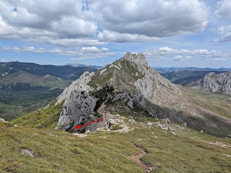 Picos Bodón y Cabañas desde Llamazares Picos Bodón y Cabañas desde Llamazares