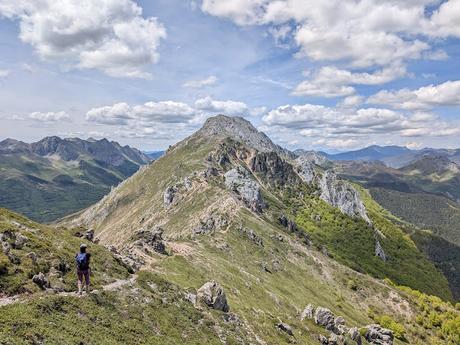 Picos Bodón y Cabañas desde Llamazares Picos Bodón y Cabañas desde Llamazares