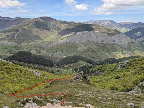 Picos Bodón y Cabañas desde Llamazares Picos Bodón y Cabañas desde Llamazares