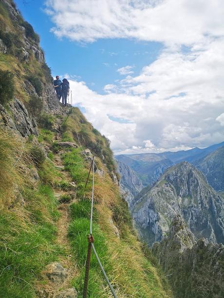 De S.Esteban de Cuñaba a Urdón:  Pasá Picayo y Camino de la Peña.
