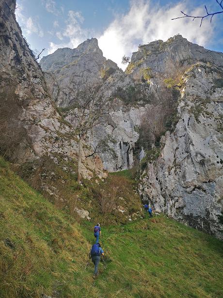 De S.Esteban de Cuñaba a Urdón:  Pasá Picayo y Camino de la Peña.