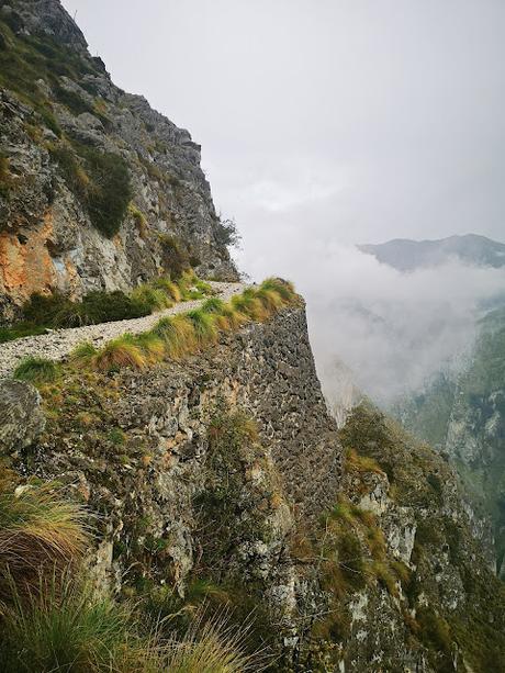 De S.Esteban de Cuñaba a Urdón:  Pasá Picayo y Camino de la Peña.