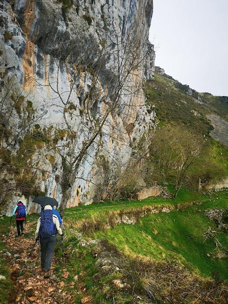 De S.Esteban de Cuñaba a Urdón:  Pasá Picayo y Camino de la Peña.