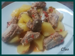 Costilla de cerdo guisada con patatas