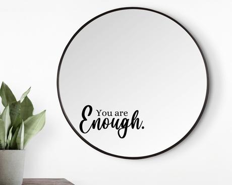 ¿Qué refleja tu espejo hoy: presencia o exigencia?