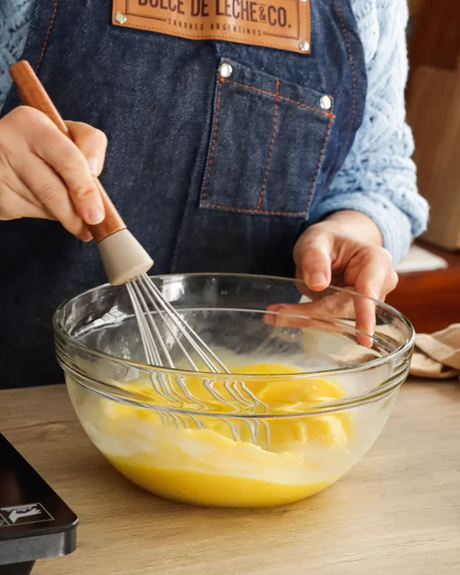 batir huevos para flan