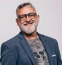 «la canción de Hands», de Teo Palacios