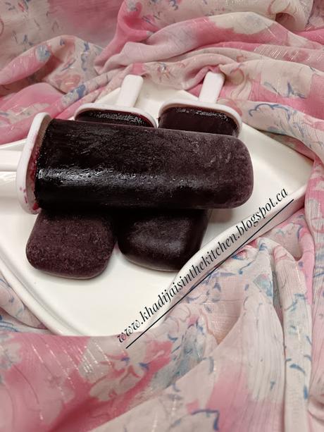 Sucettes glacées aux bleuets et au thé Earl Grey / Blueberry Earl Grey Popsicles / Paletas de arándanos y té Earl Grey / مصاصات التوت الأزرق وشاي إيرل غراي المجمدة