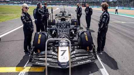 Brad Pitt, Javier Bardem y la “F1” más trepidante