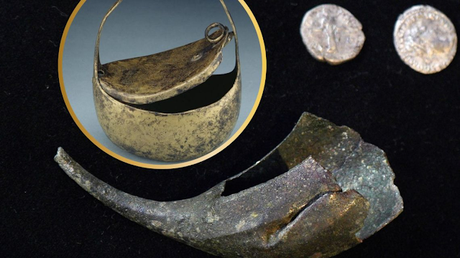 Extraño monedero de muñeca de un legionario Extraño monedero de muñeca de un legionario