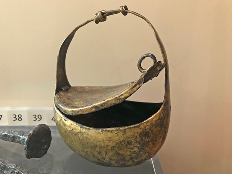 Extraño monedero de muñeca de un legionario Extraño monedero de muñeca de un legionario