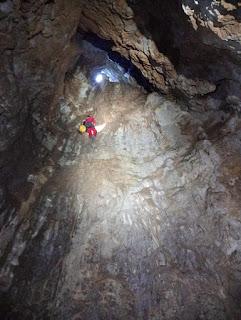 Exploración de una nueva sima en la Sierra de Cazorla Exploración de una nueva sima en la Sierra de Cazorla