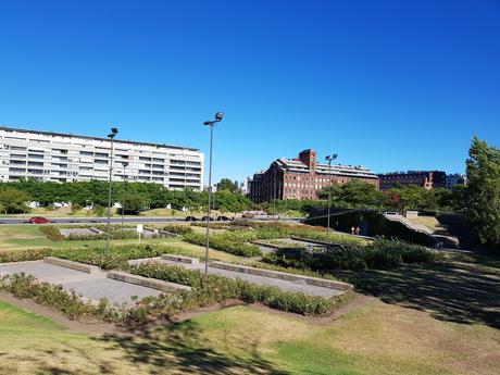 Recorriendo la ciudad de Buenos Aires: Puerto Madero. PMplazas2.jpg