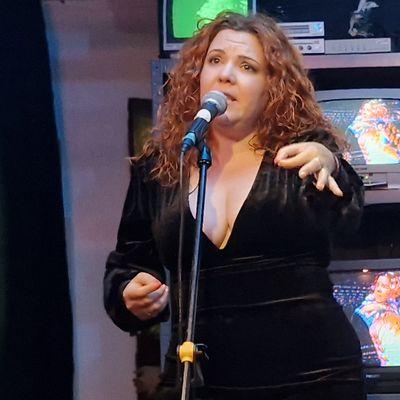 «La voz hecha una virtud», minientrevista a ATTENERI CARO «La voz hecha una virtud», minientrevista a ATTENERI CARO