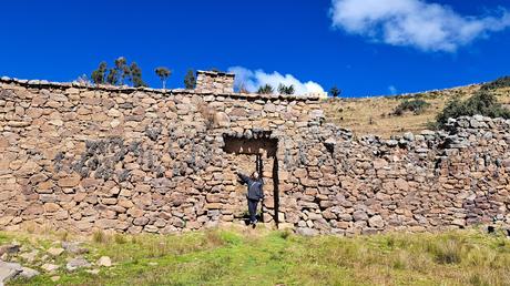 BOLIVIA : LAS ISLAS DEL SOL Y LA LUNA EN EL LAGO TITICACA BOLIVIA : LAS ISLAS DEL SOL Y LA LUNA EN EL LAGO TITICACA
