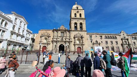 BOLIVIA: LA PAZ, LA CIUDAD SUMERGIDA EN UNA CALDERA BOLIVIA: LA PAZ, LA CIUDAD SUMERGIDA EN UNA CALDERA
