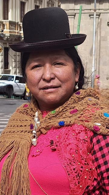 BOLIVIA: LA PAZ, LA CIUDAD SUMERGIDA EN UNA CALDERA BOLIVIA: LA PAZ, LA CIUDAD SUMERGIDA EN UNA CALDERA