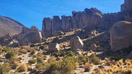 BOLIVIA : EL P. N. EDUARDO AVAROA Y EL VOLCÁN SOL DE MAÑANA BOLIVIA : EL P. N. EDUARDO AVAROA Y EL VOLCÁN SOL DE MAÑANA