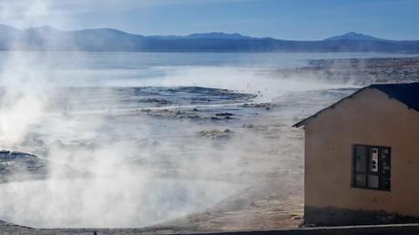 BOLIVIA : EL P. N. EDUARDO AVAROA Y EL VOLCÁN SOL DE MAÑANA BOLIVIA : EL P. N. EDUARDO AVAROA Y EL VOLCÁN SOL DE MAÑANA