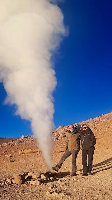 BOLIVIA : EL P. N. EDUARDO AVAROA Y EL VOLCÁN SOL DE MAÑANA BOLIVIA : EL P. N. EDUARDO AVAROA Y EL VOLCÁN SOL DE MAÑANA