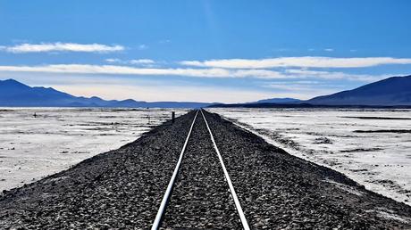 BOLIVIA : EL P. N. EDUARDO AVAROA Y EL VOLCÁN SOL DE MAÑANA