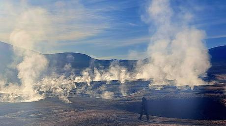 BOLIVIA : EL P. N. EDUARDO AVAROA Y EL VOLCÁN SOL DE MAÑANA BOLIVIA : EL P. N. EDUARDO AVAROA Y EL VOLCÁN SOL DE MAÑANA