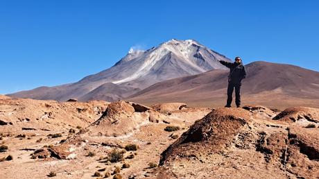 BOLIVIA : EL P. N. EDUARDO AVAROA Y EL VOLCÁN SOL DE MAÑANA BOLIVIA : EL P. N. EDUARDO AVAROA Y EL VOLCÁN SOL DE MAÑANA