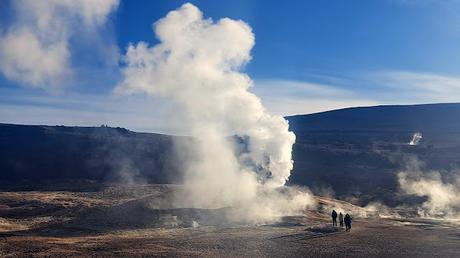 BOLIVIA : EL P. N. EDUARDO AVAROA Y EL VOLCÁN SOL DE MAÑANA BOLIVIA : EL P. N. EDUARDO AVAROA Y EL VOLCÁN SOL DE MAÑANA