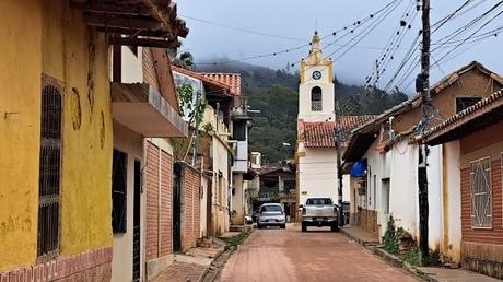 BOLIVIA: EL FUERTE DE SAMAIPATA BOLIVIA: EL FUERTE DE SAMAIPATA