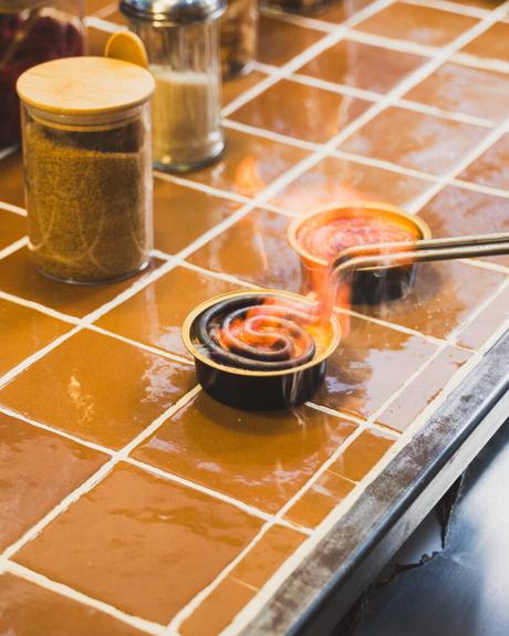 Sucre Cremat, la tienda del Born que convierte la crema catalana en icono de street food dulce