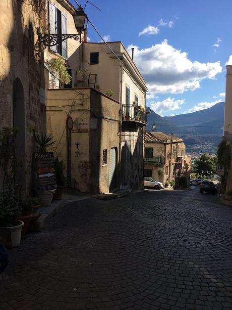 Recorriendo las calles de Monreale, en Palermo. IMG_3394.JPG