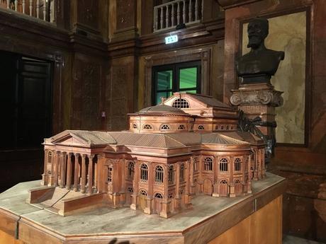 Visitando el Teatro Massimo de Palermo, el mayor de Italia. IMG_3457.JPG